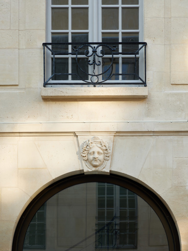 Hôtel de Coulanges — Détail architectural de l'escalier